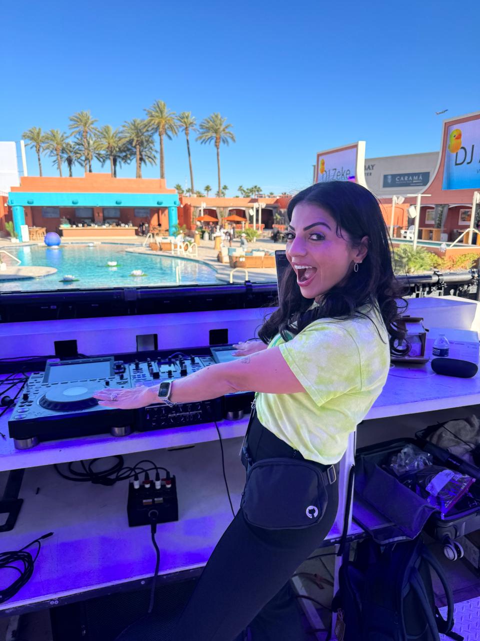 DJ MainBranch在拉斯维加斯泳池派对